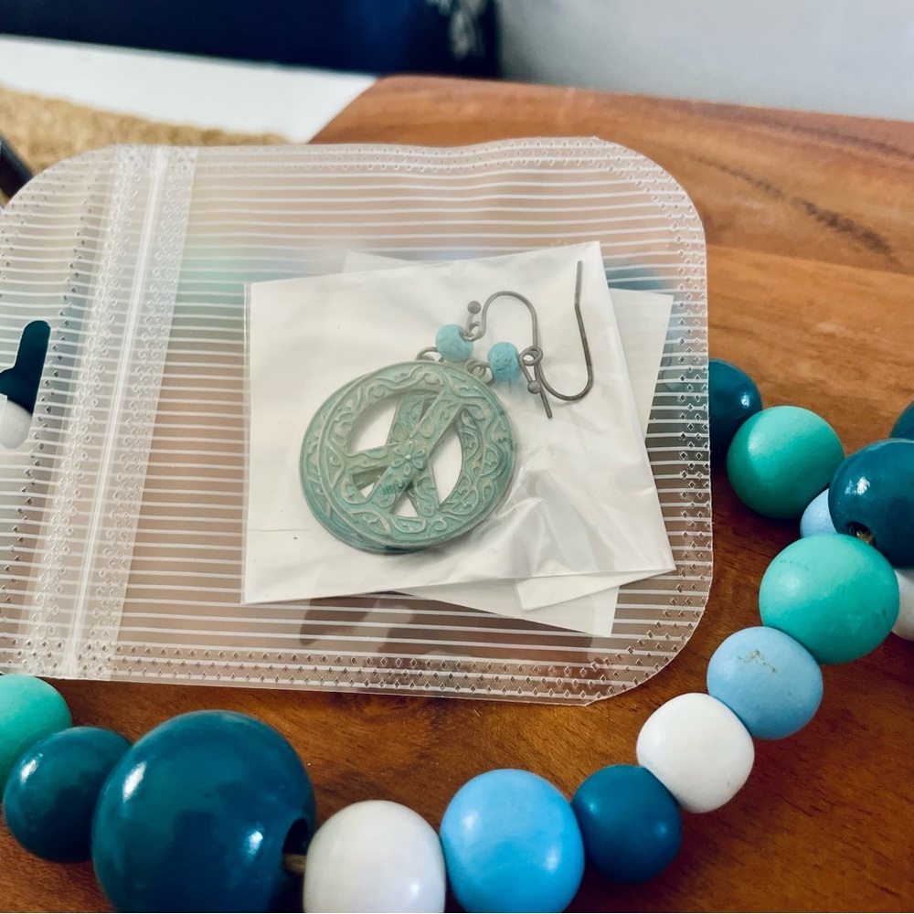 Turquoise Color Peace Sign Dangle Earring wig beads NWT